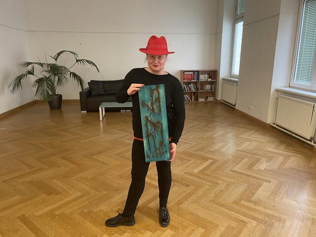 Auch Dani Gottlieb hat sich der Stärke des vermeintlich schwachen Geschlechts verschrieben.  | Foto: Tamara Winterthaler