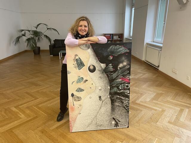 Kollegin Irina Michelle hat sich vor allem dem Anlass zur Ausstellung, dem Thema Frau, gewidmet. | Foto: Tamara Winterthaler