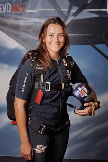Die ehemalige Skirennläuferin und heutige Fallschirmspringerin des HSV Red Bull Salzburg, Sophie Grill. | Foto: HSV Red Bull Salzburg