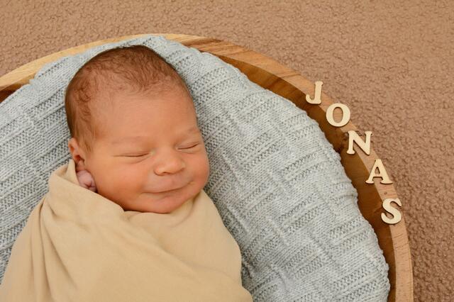 Jonas

Geburtsdatum: 20.03.2024
Geburtszeit: 12:29 Uhr
Geburtsgewicht: 3150 g
Größe bei Geburt: 48.0 cm

Silvia und Andreas Bruggraber aus St. Lorenzen im Mürztal. | Foto: Baby Smile