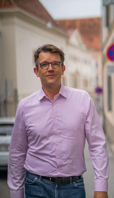 Dass der Citytunnel Graz auch weiterhin nicht im Zielnetz 20240 verankert ist, stößt Neos-Gemeinderat Philipp Pointner sauer auf. Er drängt nun auf eine Stellungnahme seitens Judith Schwentners.  | Foto: Neos Steiermark