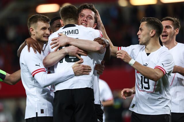 Jubeltag in rot-weiß-rot: Österreichs Fußball-Nationalteam fertigte die Türkei im Wiener Ernst-Happel-STadion mit 6:1 ab. Michael Gregoritsch (Mitte) trug sich gleich dreimal in die Torschützenliste ein. | Foto: GEPA