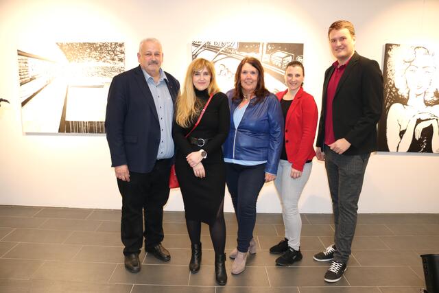 Bei der Ausstellungseröffnung (von links): Landtagsabgeordneter Bürgermeister Hermann Srienz, Künstlerin Bianca Fels, Gemeinderätin Doris Schwarz, Ersatzgemeinderätin Anita Haimburger und Gemeindevorstand David Pototschnig | Foto: Marktgemeinde Feistritz ob Bleiburg
