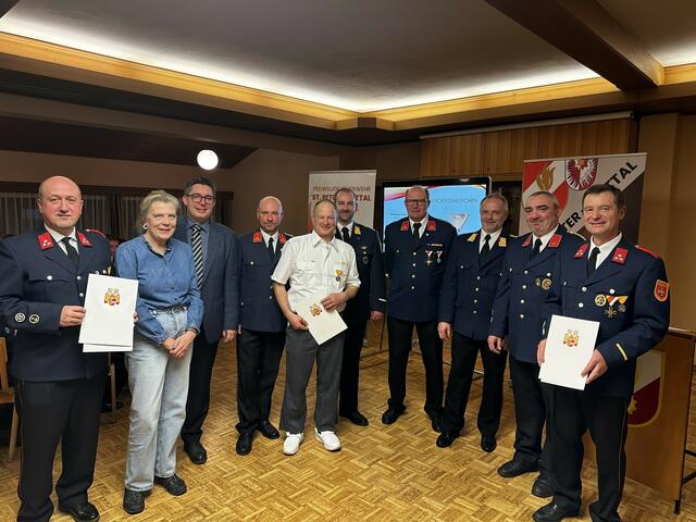 v.l.n.r. HFM Josef Thaler, Vizebürgermeisterin Angelika Hinteregger, LAbg. Stadtrat Christoph Staudacher, Kommandant HBI Harald Ebner, HFM Egger Karl, AFK Rene Moser, HBI Johannes Trojer, BFK Kurt Schober, BI Günther Richtig, HFM Peter Gradnitzer jun. | Foto: FF St. Peter