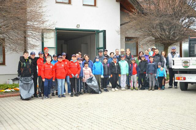 Und auch in Baumgarten war der Andrang zur Flurreinigungsaktion groß. | Foto: Gemeinde Baumgarten 