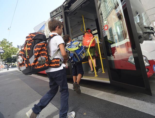 Kürzere Wartezeiten auf den 77A gibt es abends ab April und tagsüber in den Sommerferien. | Foto: Johannes Zinner/Wiener Linien