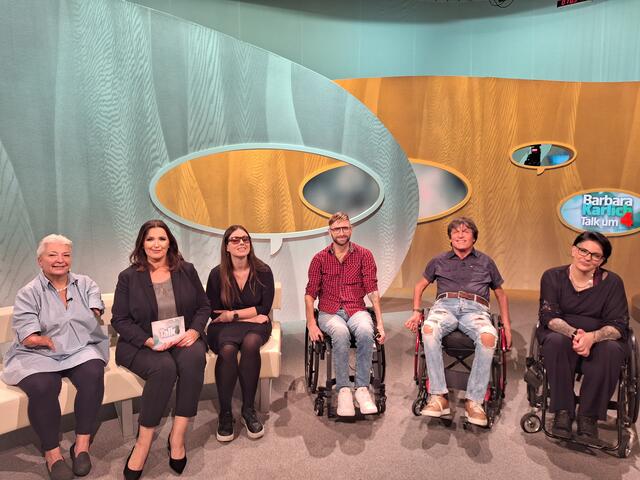 ORF Moderatorin Barbara Karlich mit ihren Gästen von links nach rechts: Michaela, Chiara, Daniel, Paulus und Claudia. | Foto: Barbara Karlich Talk um 4