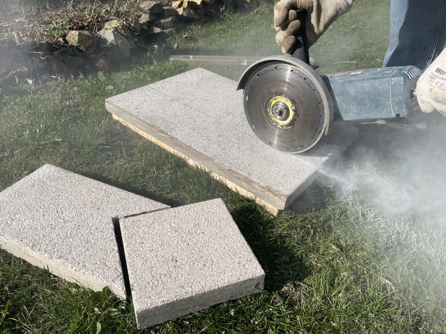 Nicht nur Mähen: Auch anderer Gartenlärm kann nerven. | Foto: Dangl