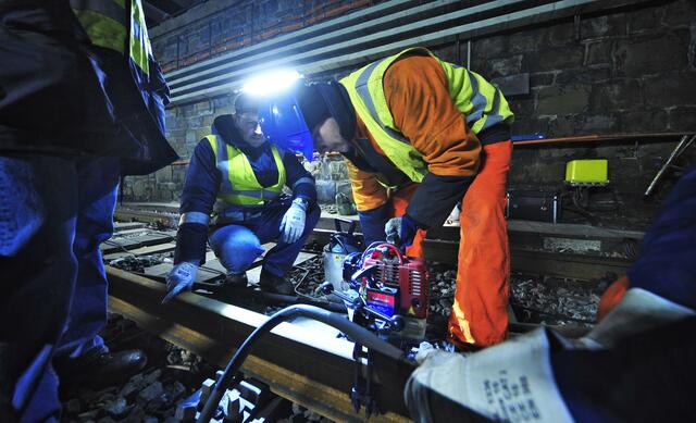 Gesucht werden etwa Fachkräfte im Gleisbau sowie Elektro- und Maschinentechnik. | Foto: Johannes Zinner/Wiener Linien
