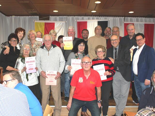 Obmann Josef Dobernigg mit den Geehrten der PVÖ Gruppe Ebenthal sowie mit Bürgermeister Christian Orasch (2.v.r.) und Poggersdorfs Bürgermeister Arnold Marbek (g.r.) | Foto: Privat