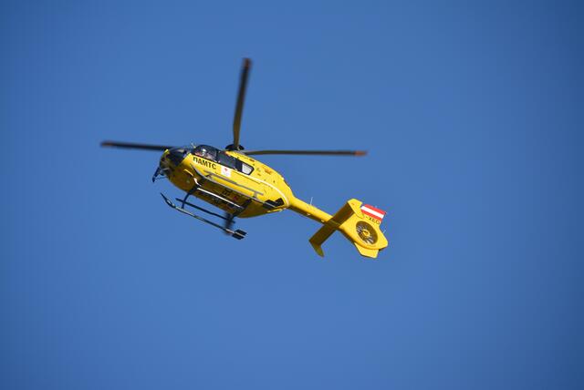 Notarzthubschrauber Christophorus 6 ist derzeit nach einem Arbeitsunfall in Neumarkt im Einsatz. | Foto: RegionalMedien Salzburg