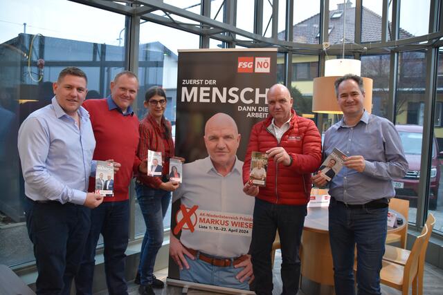 Wahlkampf-Auftakt der FSG-Fraktion in Wieselburg: AKNÖ-Präsident und Spitzenkandidat Markus Wieser (2.v.r.) mit den Bezirksvertretern Andreas Essletzbichler, Thomas Matuska, Christa Steinberger und Kammerrat Christian Fußthaler | Foto: Roland Mayr