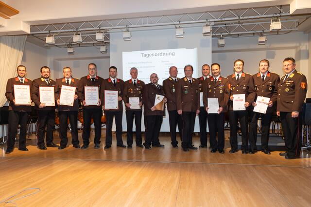 Der Bezirksfeuerwehrtag war geprägt von zahlreichen Ehrungen und Ernennungen. | Foto: BFKDO Korneuburg