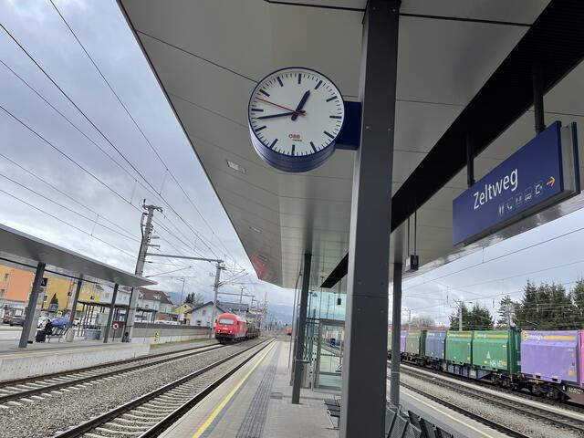 Höchste Zeit: der Bahnsteig in Zeltweg wird verlängert. | Foto: Verderber