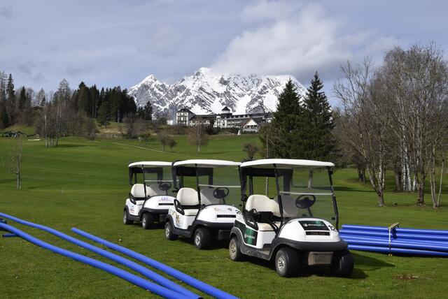 Bis 27. April stehen die Golfcarts in Pichlarn noch still. | Foto: Hollinger Marc
