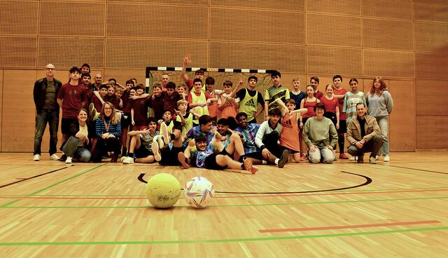 Die Mädchen und die Jungen zeigten beim Martha Cup Teamgeist und Leidenschaft für den Sport. | Foto: Iris Visinteiner
