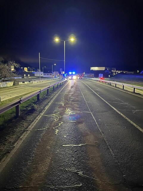 Auf der B70 war Öl ausgeflossen, die FF Köflach hatte rund eineinhalb Stunden zu tun. | Foto: FF Köflach