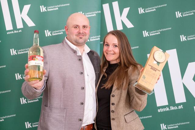 Freude über den Landessieg bei Daniela und Markus Holzer. | Foto: LK Steiermark/Danner