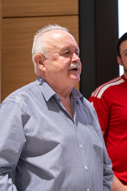 Karl Glas hat schon einige Spitzensportler kontrolliert. | Foto: Johann Zehner