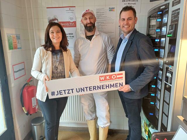 Regionalstellenobfrau Melanie Eckhardt, Fleischermeister Adi Murnberger und Regionalstellenleiter Florian Schober beim Betriebsbesuch in Wiesen. | Foto: Wirtschaftskammer Burgenland