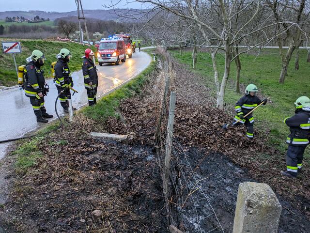 Die Feuerwehren Maria Anzbach und Unter Oberndorf waren im Einsatz.  | Foto: FF Maria Anzbach