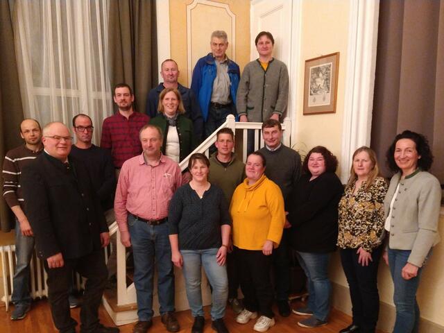 Der neue Ortsbauernrat von Thomasberg (von links): Johannes Strobl, Obmann Thomas Handler, Thomas Reithofer, Reinhard Blochberger, Martin Ponweiser, Vizebürgermeisterin Karoline Ofenböck, Martin Ringhofer, Christine Brandstetter, Josef Brandstetter, Lukas Spenger, Christiana Schwarz, Jutta Pfneisl, Otto Katzgraber, Lisa Mitsch, Elisabeth Brandstetter und LKR Waltraud Ungersböck | Foto: Waltraud Ungersböck