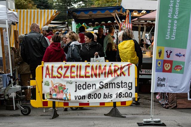 Peter Jagsch wird am Karsamstag am Alszeilemarkt süßes verteilen. | Foto: Lukas Arnold