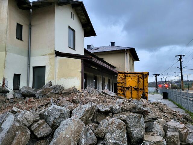 Die Szenerie am einstigen Bahnsteig ist für immer dahin. | Foto: Eckhart Herbe