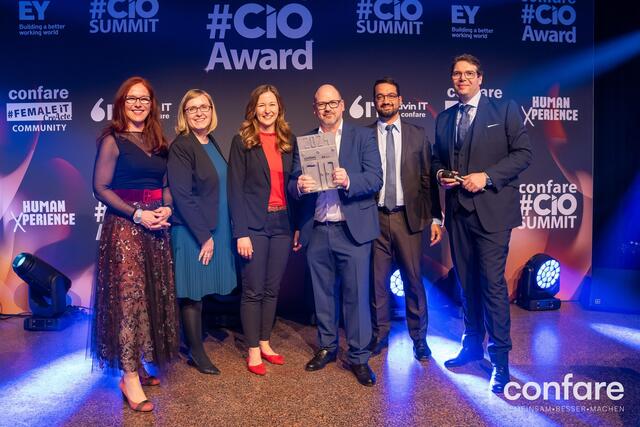 Thomas Zapf, Director Digitalization and Information Security bei Verbund, sowie auch Mitglied des Vorstands des Vorstands von digital.austria, wurde als Österreichs CIO des Jahres mit dem CIO AWARD 2024 geehrt | Foto: Confare