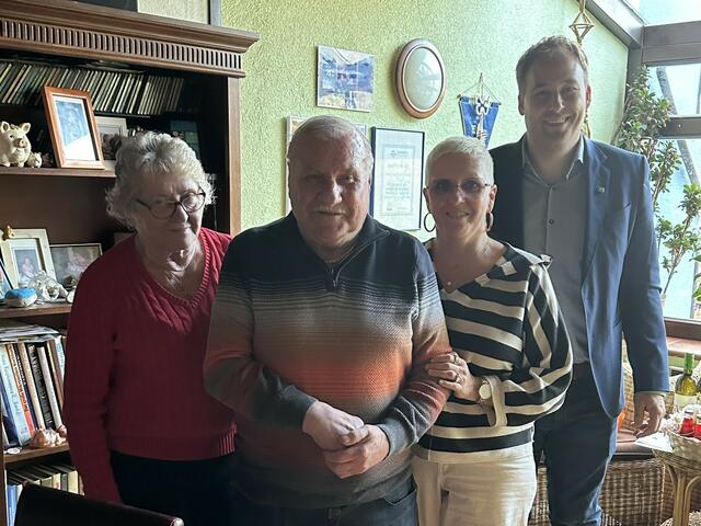 Christine Weinberger, Jubilar Josef Weinberger, Petra Schneider, Bgm. Patrick Layr. | Foto: Stadtgemeinde Weitra