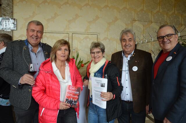 Fritz und Christine Paulitsch, Waltraud und Thomas Kohlhuber mit Peter Dekan