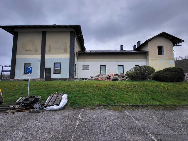 Station mitten in der Wiese: Auch das war der Bahnhof Lungitz. | Foto: Eckhart Herbe