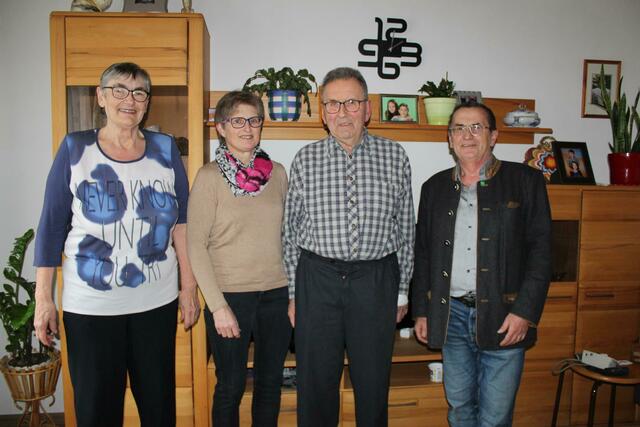 Maria Winkelbauer, GR Christa Schuster, Ernst Winkelbauer, Bgm. Karl Schraml. | Foto: Marktgemeinde Eggern