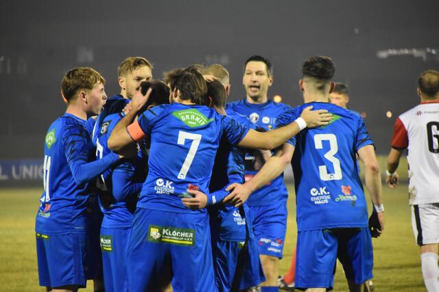 Die Spieler der SV Oberwart durften über einen 3:1-Auswärtssieg in Krems jubeln. | Foto: Michael Strini