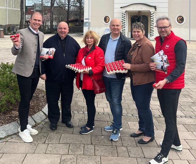 Verteilaktion in Jennersdorf: SPÖ-Bezirkschef Bgm. Fabio Halb, Stadtpfarrer Franz Brei, Vizebgm.in Claudia Supper, SPÖ Bezirkschef (v.l.). | Foto: SPÖ