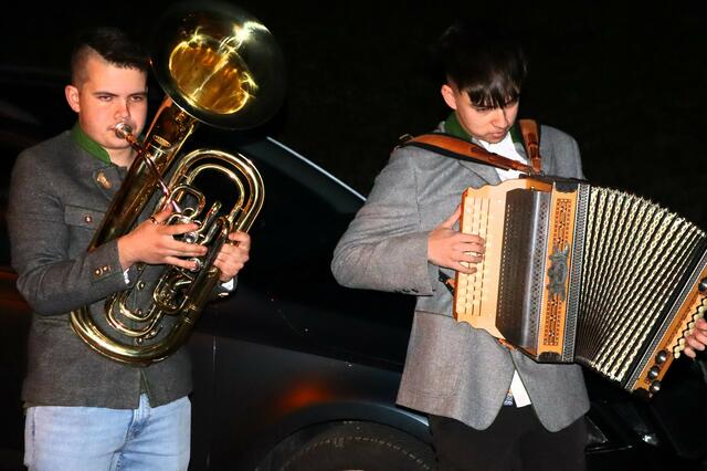 Florian und Lukas Deissl als musikalischer Rahmen