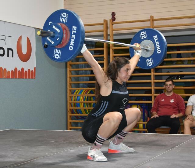 Verena Grundner (WKG Öblarn/AV Graz) mit 69 kg im Reißen

Foto: Conny Högg