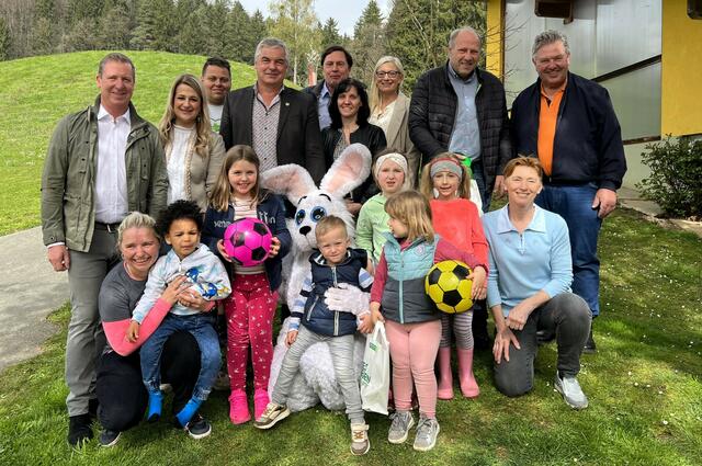 Gruppenfoto mit fündig gewordenen Kindern | Foto: KK