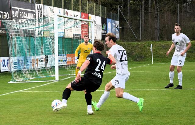 SK Ebbs (Benjamin Steiner, 25) gegen SV Wörgl (Kapitän Julian Schulnig).