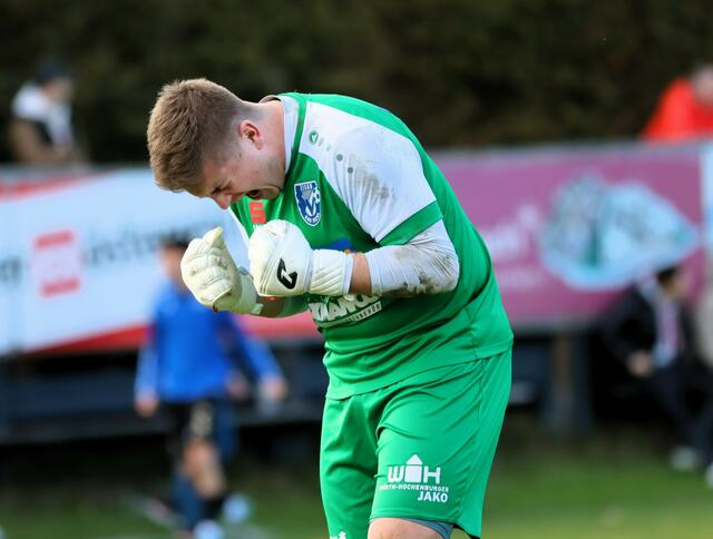 Ausgelassener Jubel: Völlig überraschend gewann der SV Bad Ischl (im Bild: Alexander Preyhaupt) beim Tabellendritten mit 1:0.  | Foto: Fußballimpressionen vom Salzburger Unterhaus