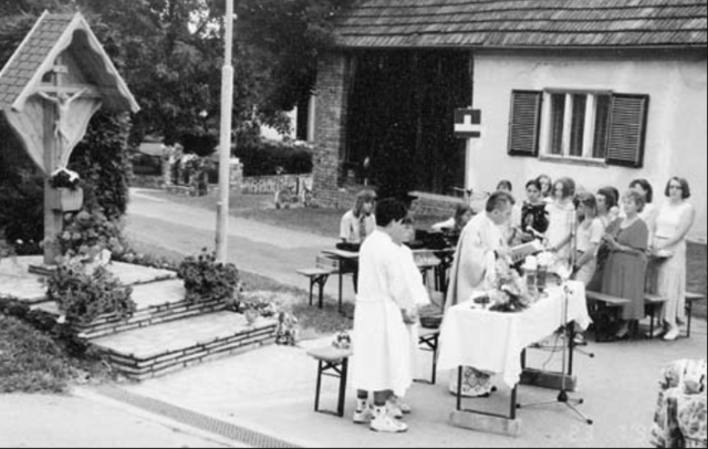 Kreuzweihe im Kogl-Anger | Foto: Fremdenverkehr- und Verschönerungsverein Neustift/Lafnitz