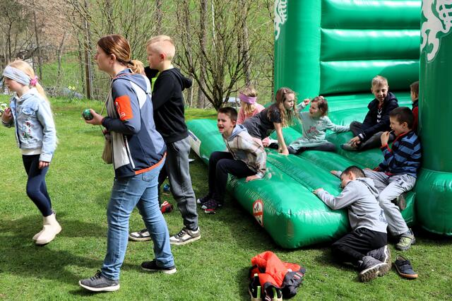 Die stark frequentierte Hüpfburg