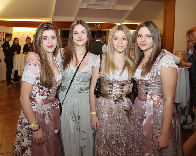 Anna, Lisa, Caro, Sabine aus Schörfling.1JPG | Foto: Helmut Klein