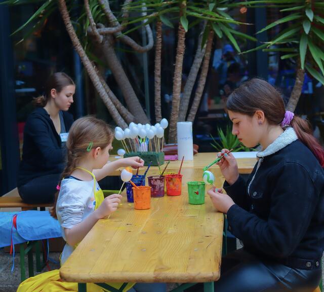 Die Kinder haben sich sehr auf das Eiermalen gefreut! | Foto: Alejandra Ortiz