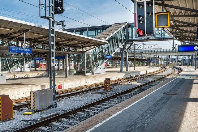Am Bahnhof Wiener Neustadt heißt es ab 6. April umsteigen. | Foto: ÖBB
