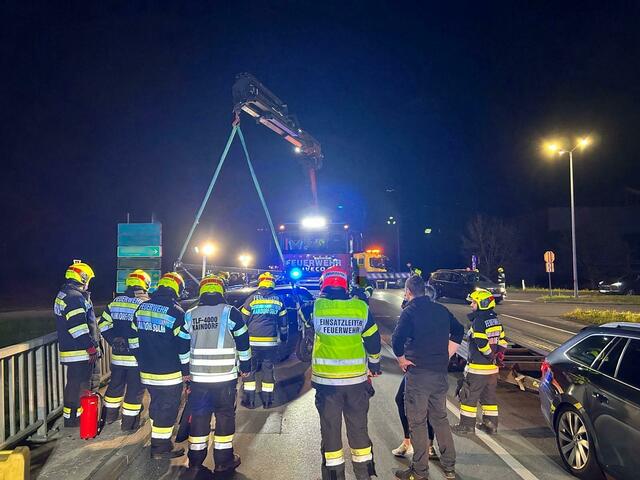 Ein Verkehrsunfall mit einer verletzten Person ereignete sich bei der Fink-Kreuzung in Kaindorf an der Sulm. | Foto: FF Kaindorf