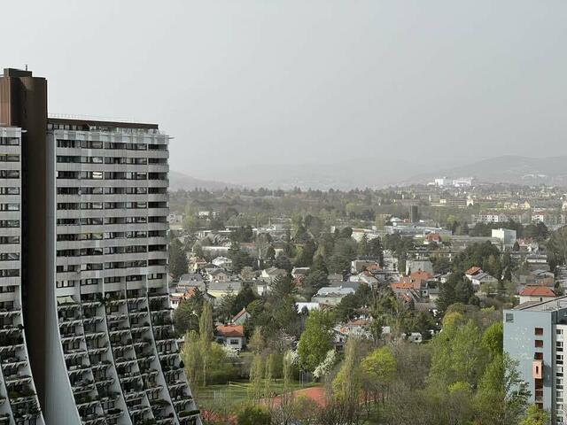 Die Sahara-Staubwolke zog am Wochenende über Alterlaa hinweg.  | Foto: Reinhard Arnberger