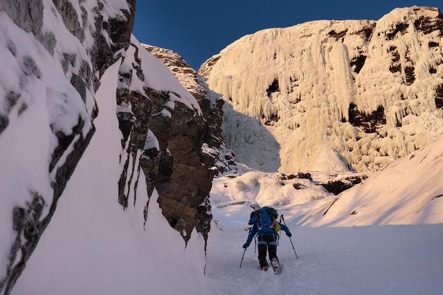 Zustieg zum Hydnefossen, dem wohl berühmtesten Eiswasserfall Norwegens. | Foto: Bigwall Productions