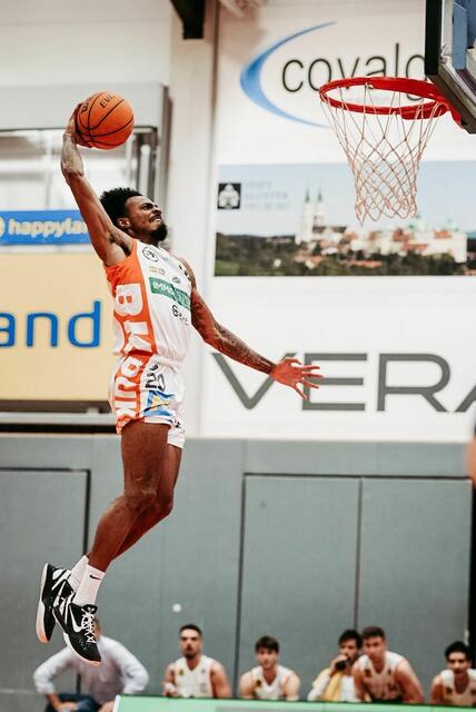 Knapp sechs Sekunden vor der Sirene sorgte Michael Weathers‘ Layup für die Entscheidung zugunsten der Dukes. | Foto: Verena Maurer