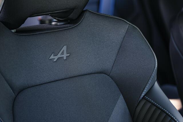 Nachhaltigkeit wird im Innenraum des Renault Clio großgeschrieben: Statt Leder werden speziell entwickelte Stoffe aus biobasierter Zellulosefaser und beschichtete Bio- und Polyesterfasergewebe verwendet.  | Foto: Renault